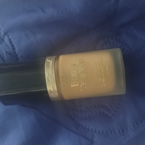 Too faced Born This Way foundation - Picture 3 of 5